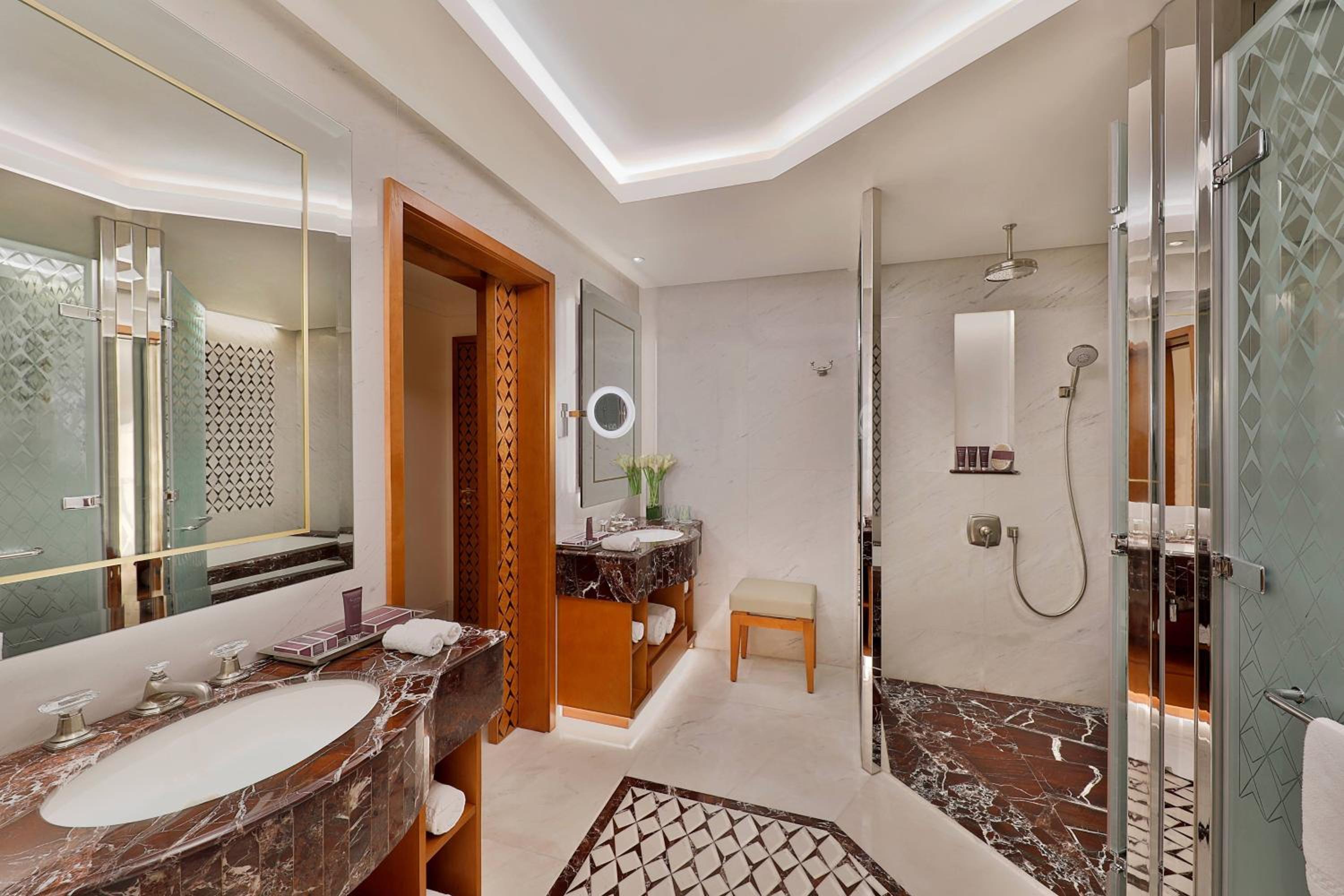 Al Bustan Palace, a Ritz-Carlton Hotel — снимок 8