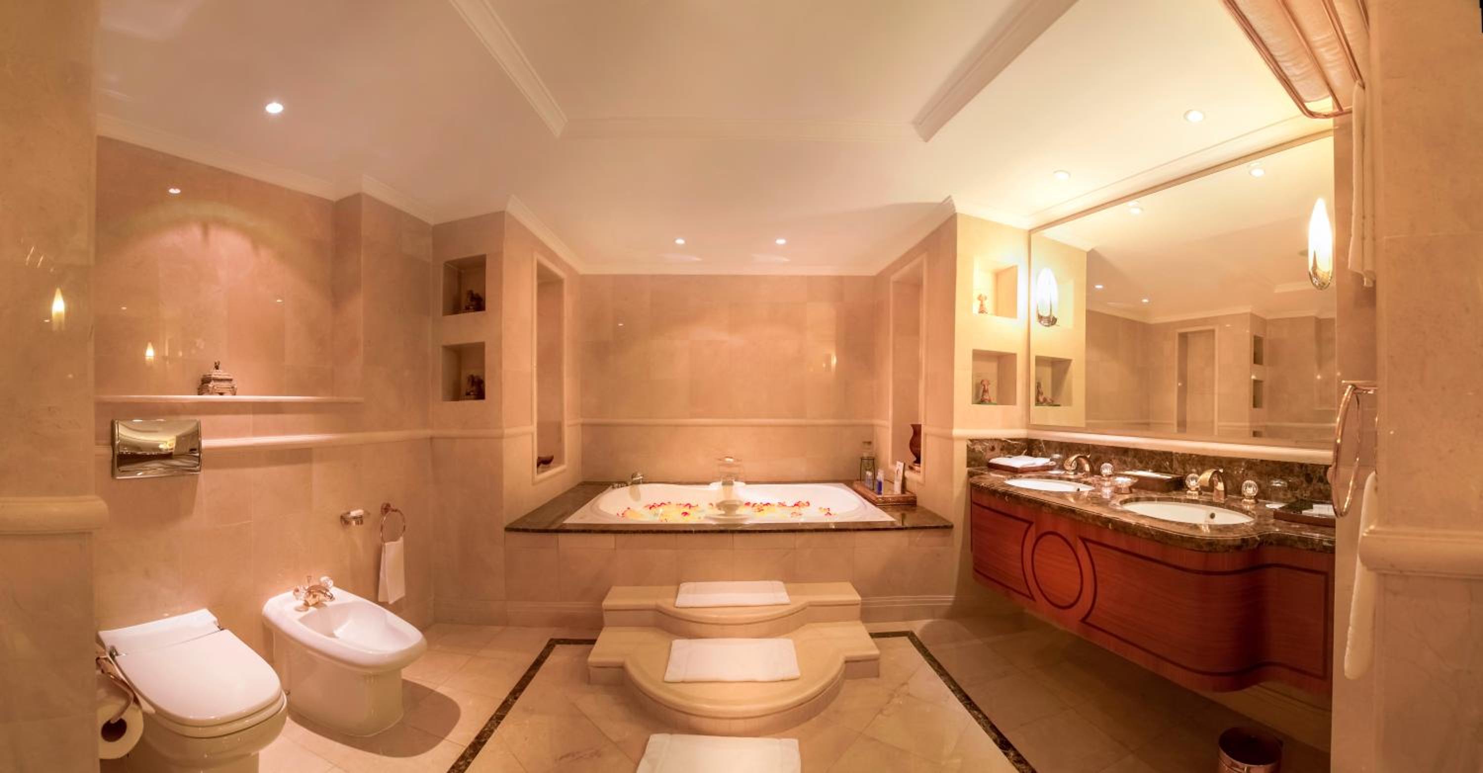 Corniche Hotel Abu Dhabi — снимок 25