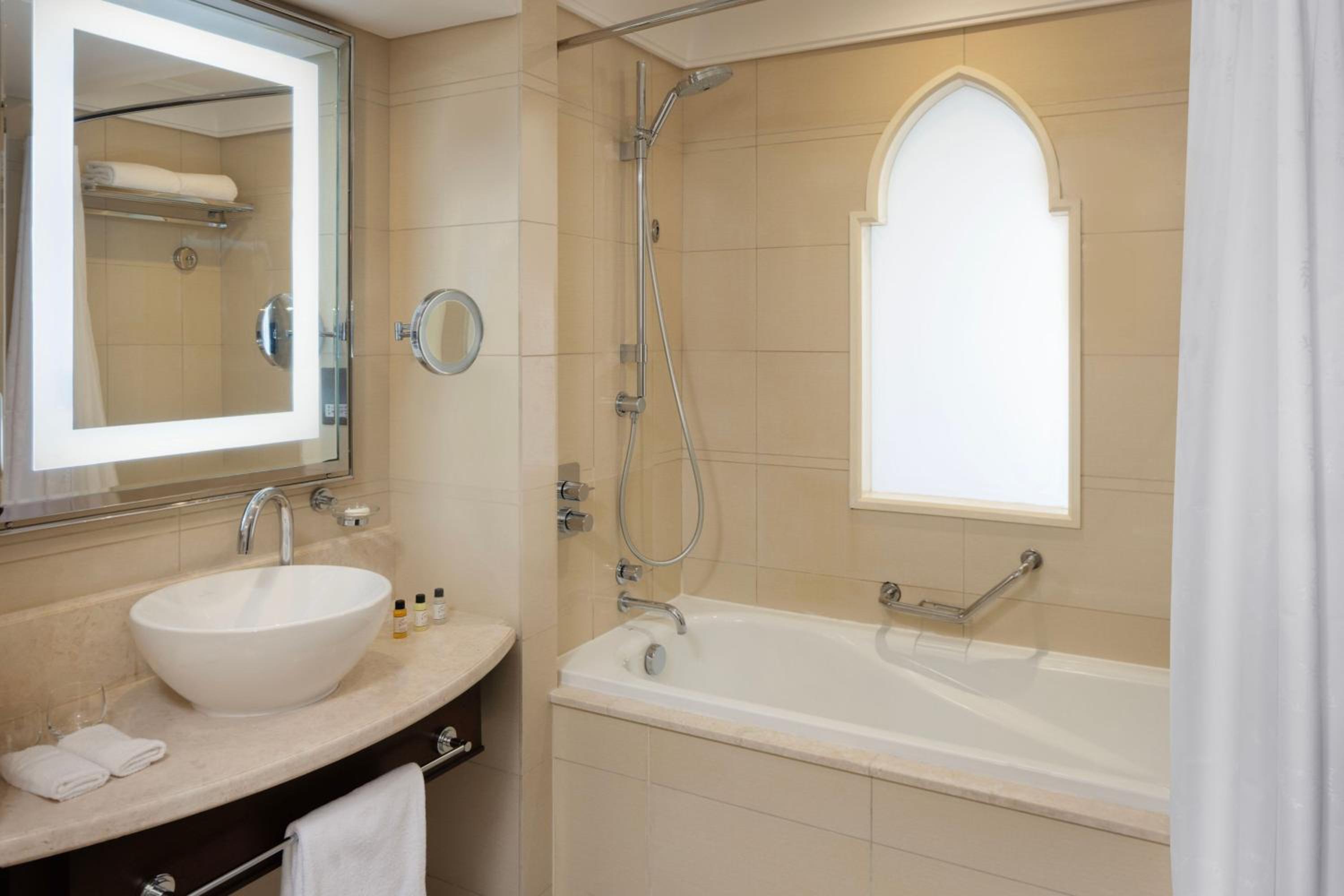 Sheraton Oman Hotel — снимок 30