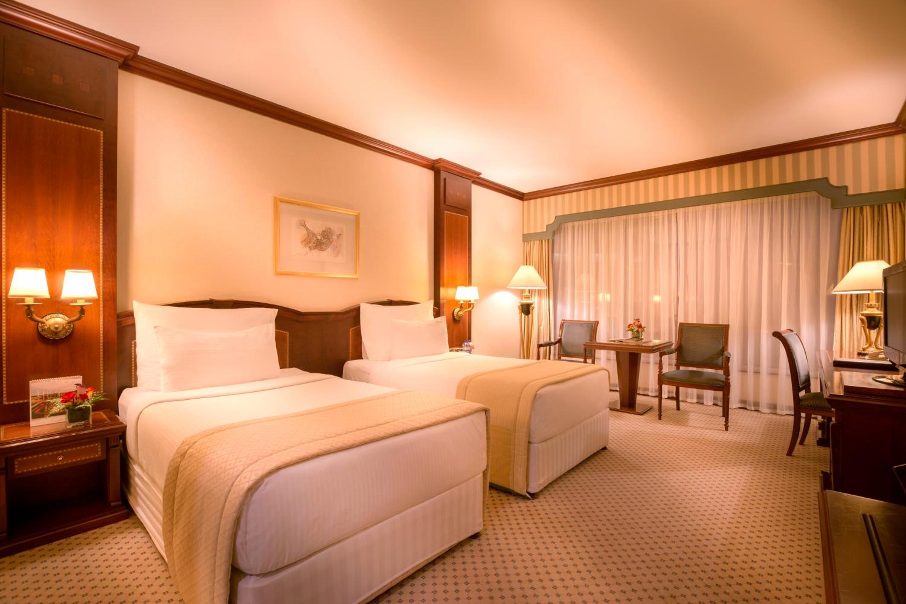 Corniche Hotel Abu Dhabi — снимок 12