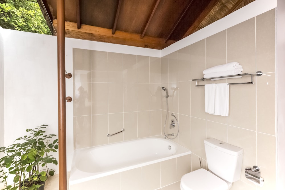 NH Collection Maldives Reethi Resort — снимок 24