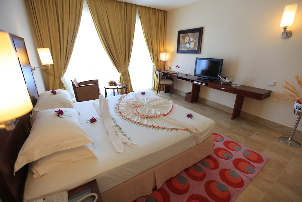 Hulhule Island Hotel — снимок 11