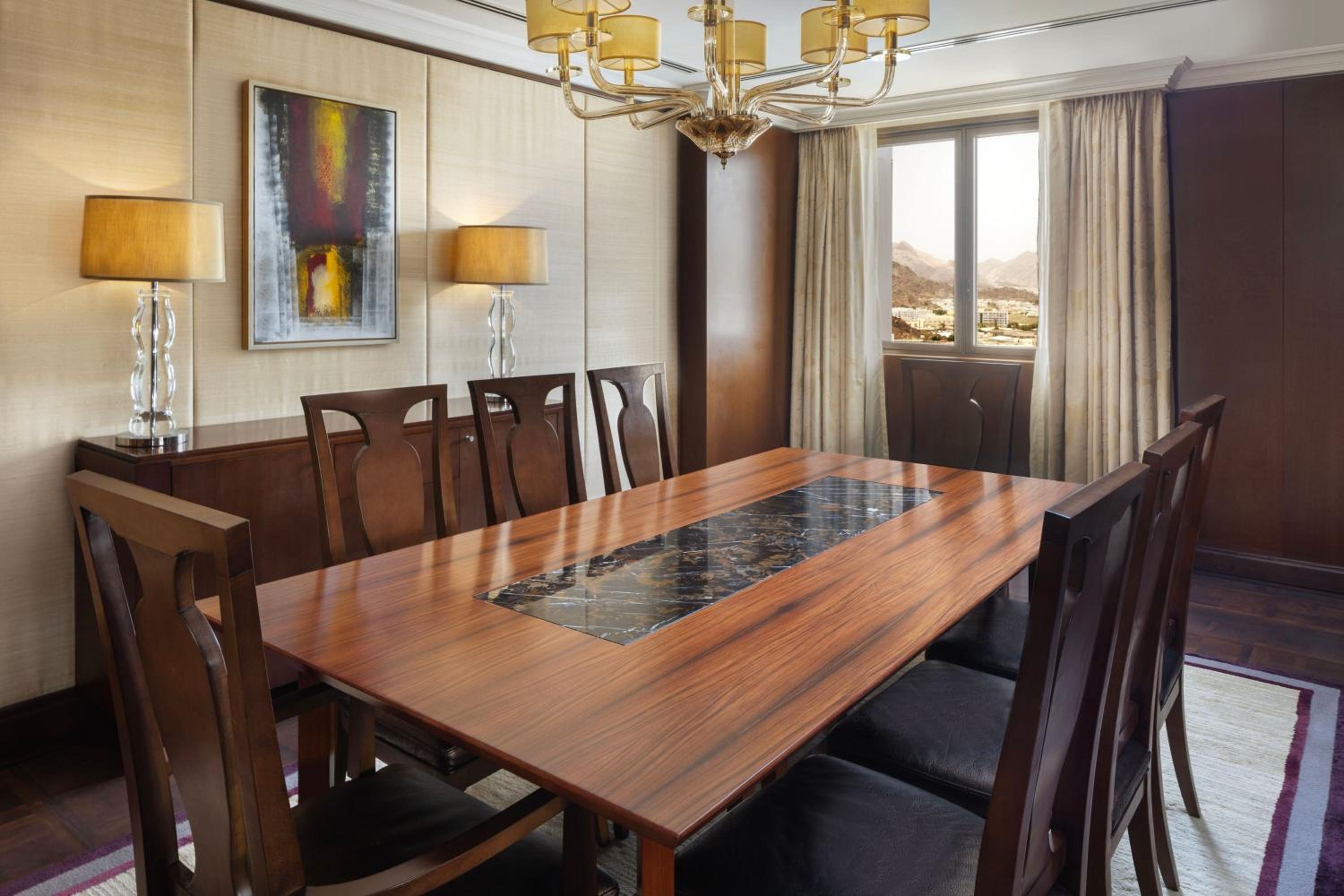 Sheraton Oman Hotel — снимок 17