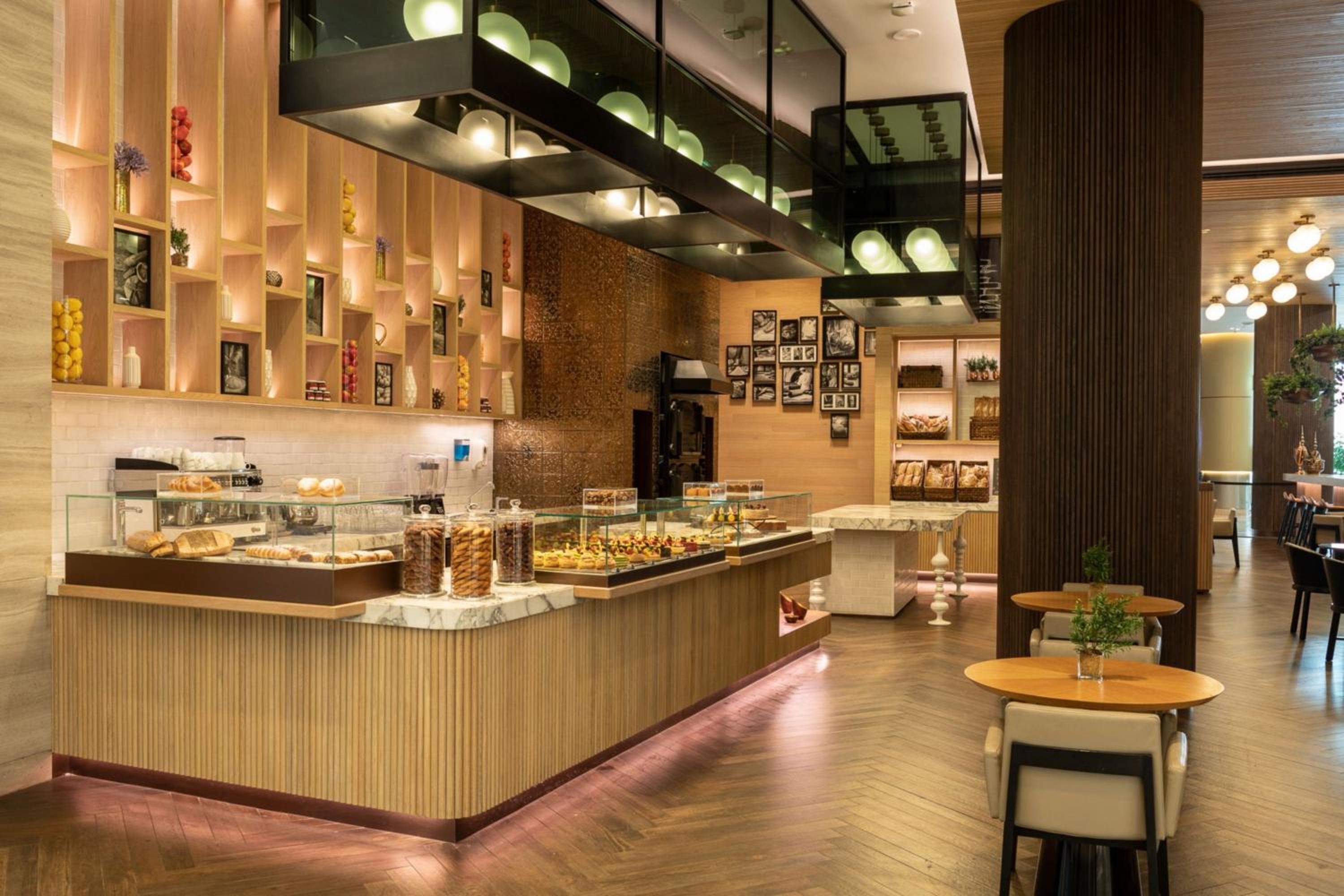 The Westin City Centre Bahrain — снимок 18