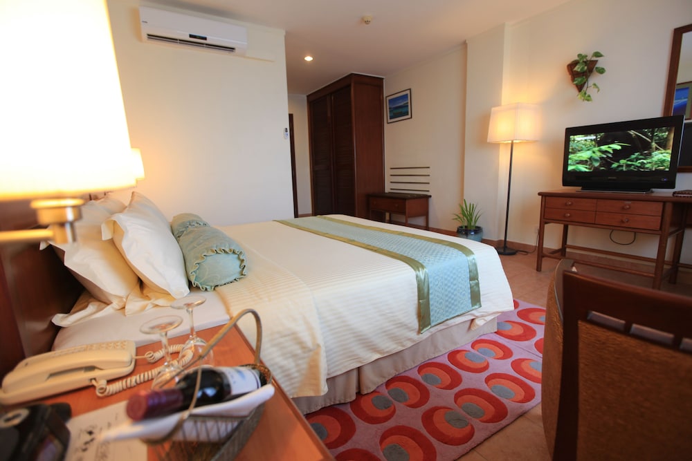 Hulhule Island Hotel — снимок 7