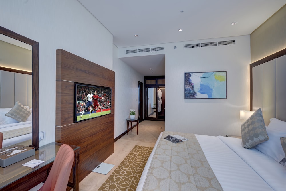 Royal Continental Suites — снимок 14