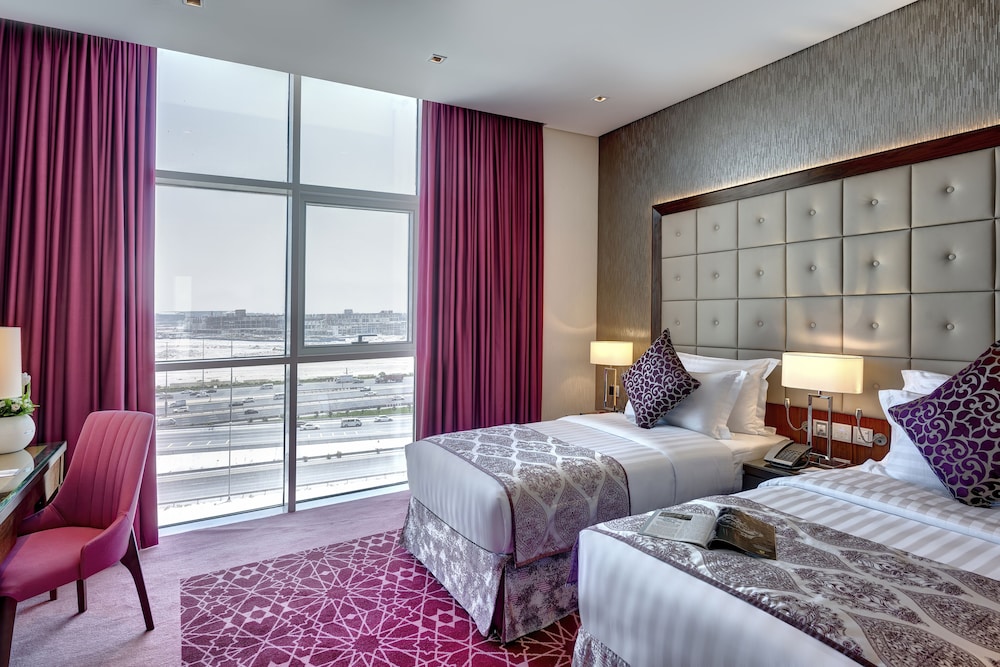 Royal Continental Suites — снимок 11