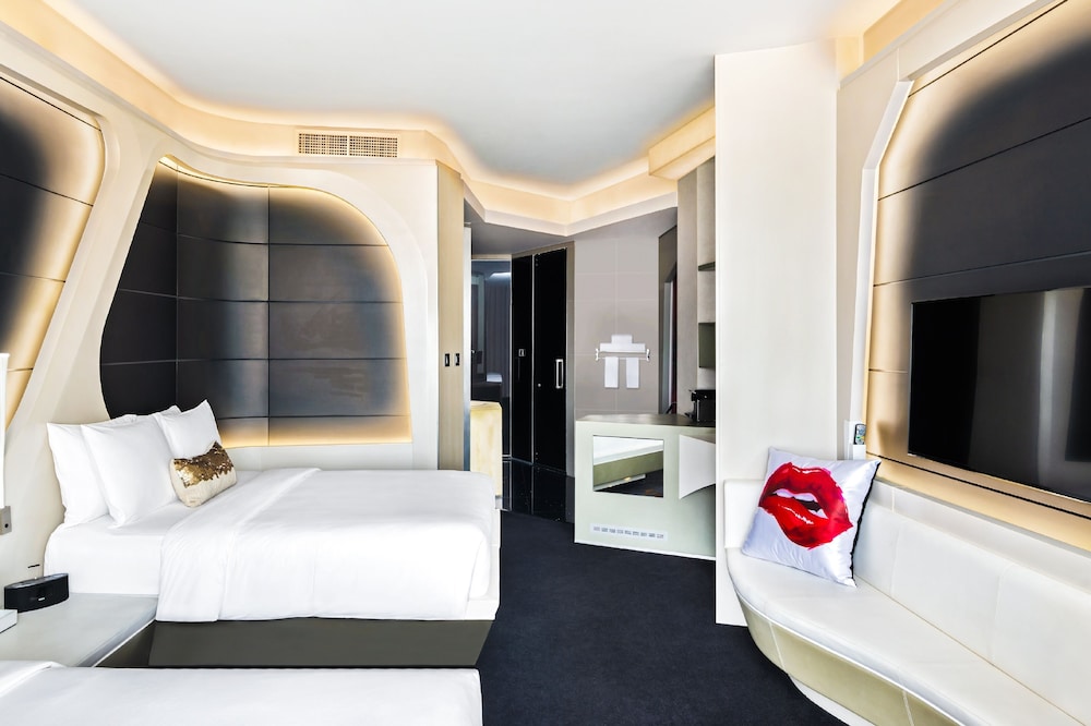 V Hotel Dubai, Curio Collection by Hilton — снимок 30