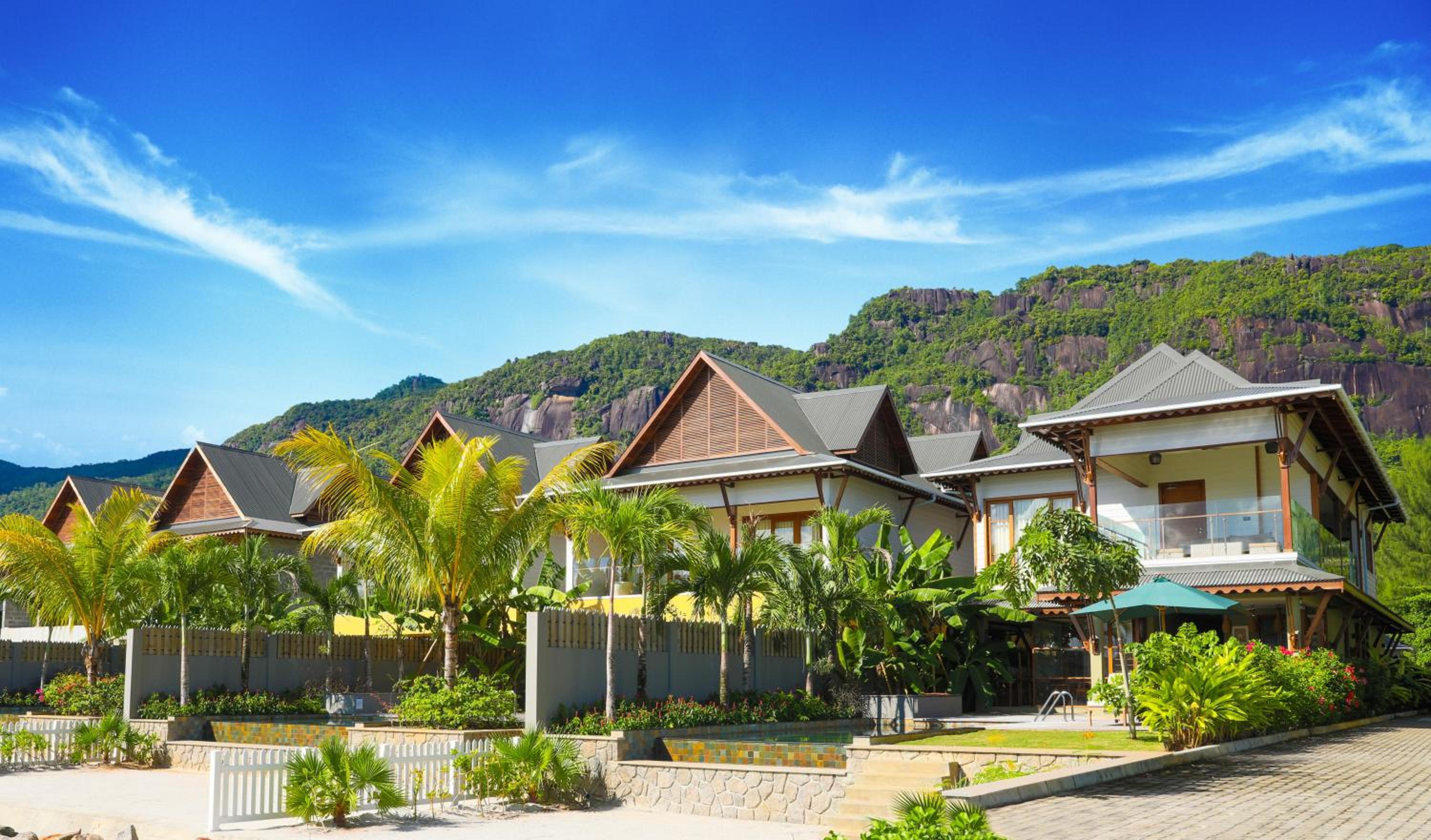 JA Enchanted Waterfront Seychelles — вид курорта