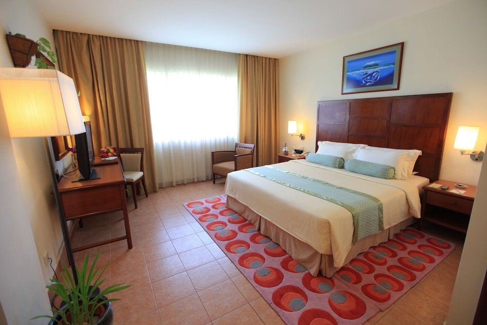 Hulhule Island Hotel — снимок 12