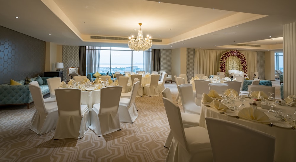 The Grove Hotel & Conference Centre — снимок 22