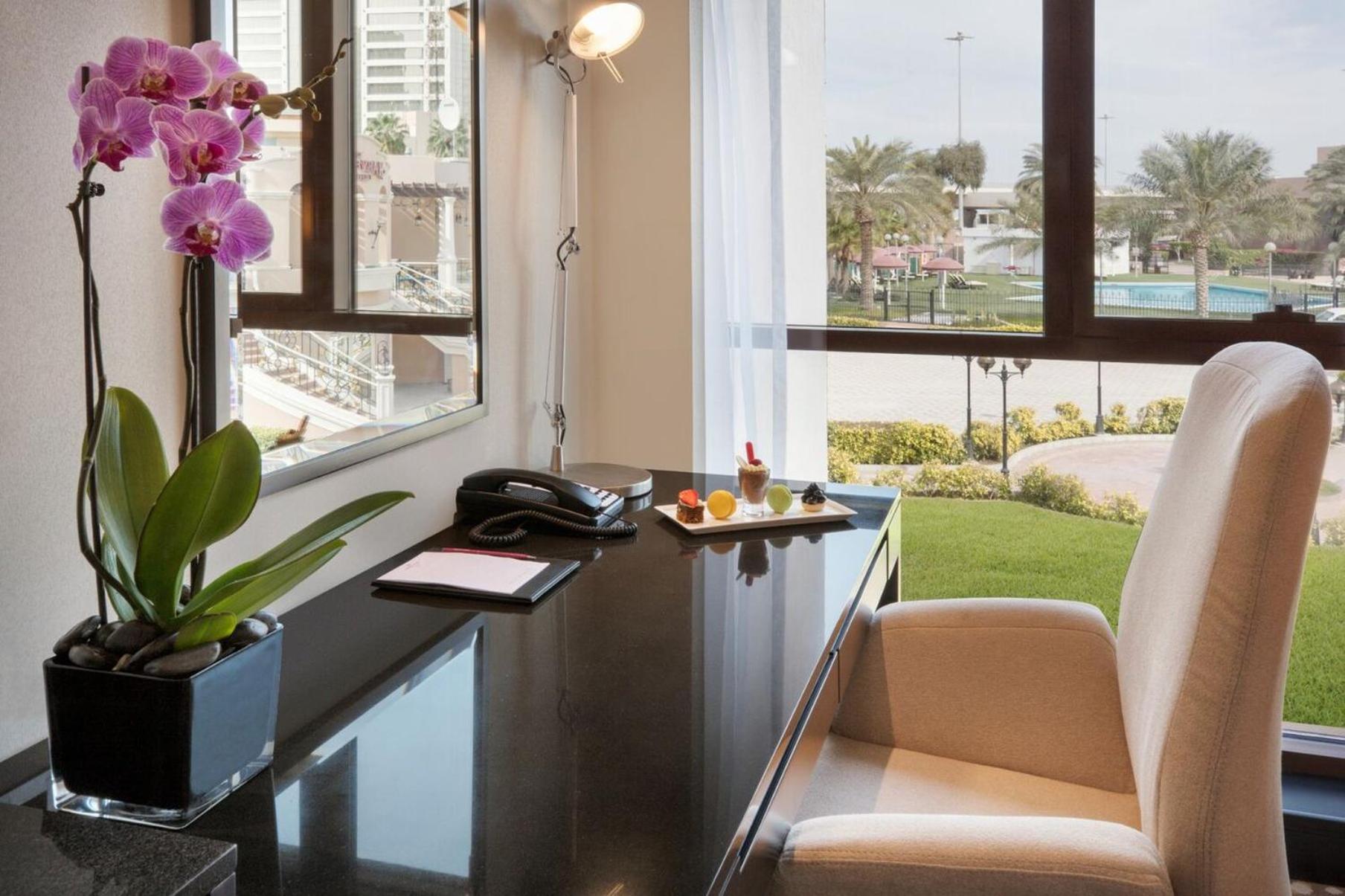 Crowne Plaza Bahrain, an IHG Hotel — снимок 10