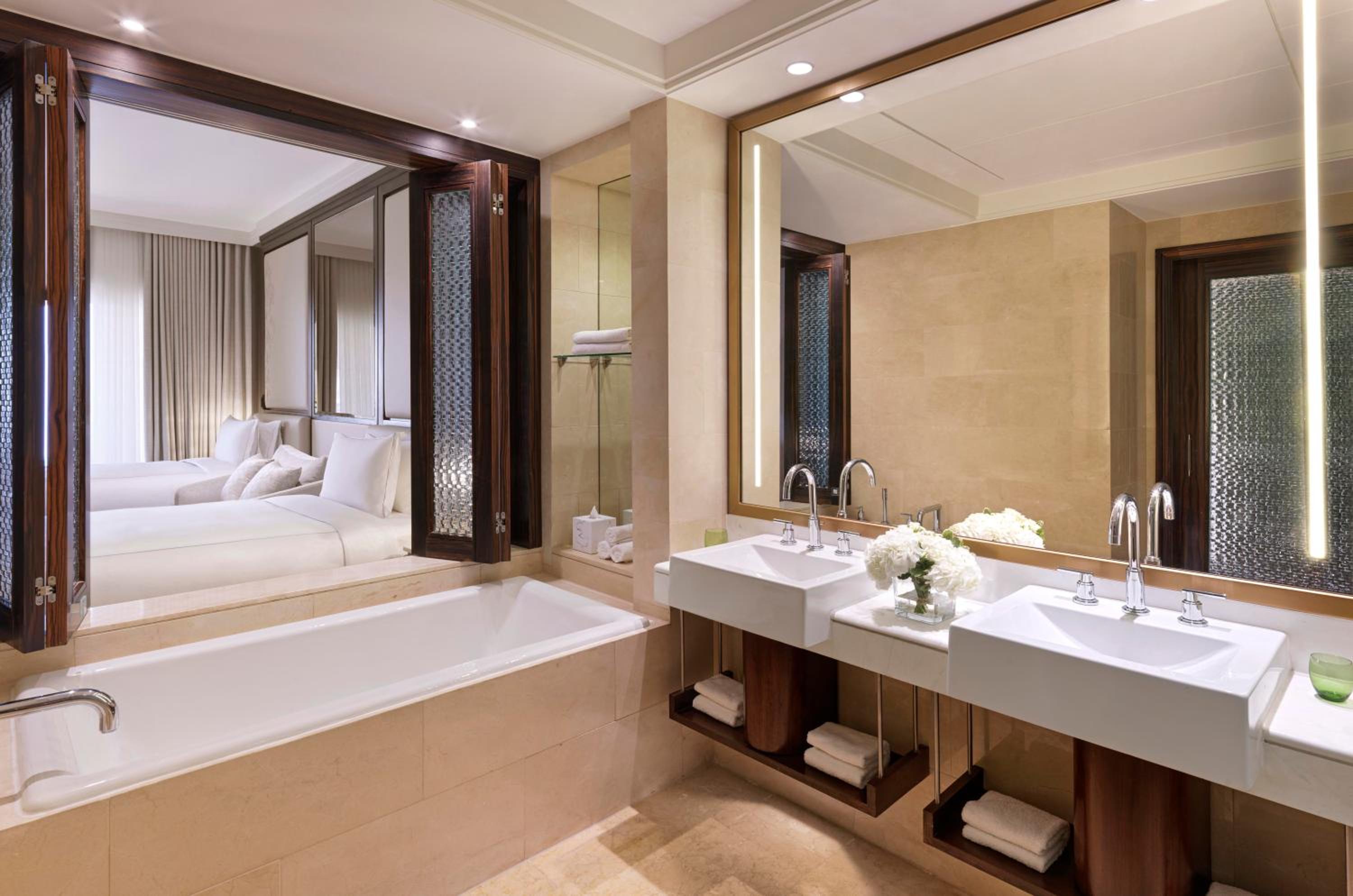 The Ritz-Carlton Abu Dhabi, Grand Canal — снимок 28