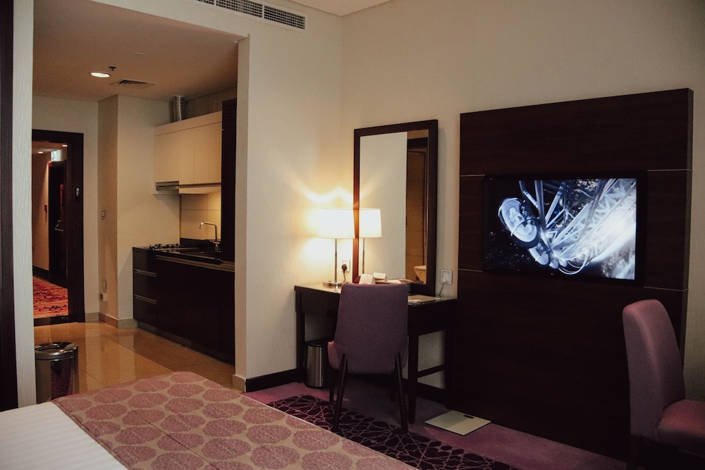 Royal Continental Suites — снимок 17