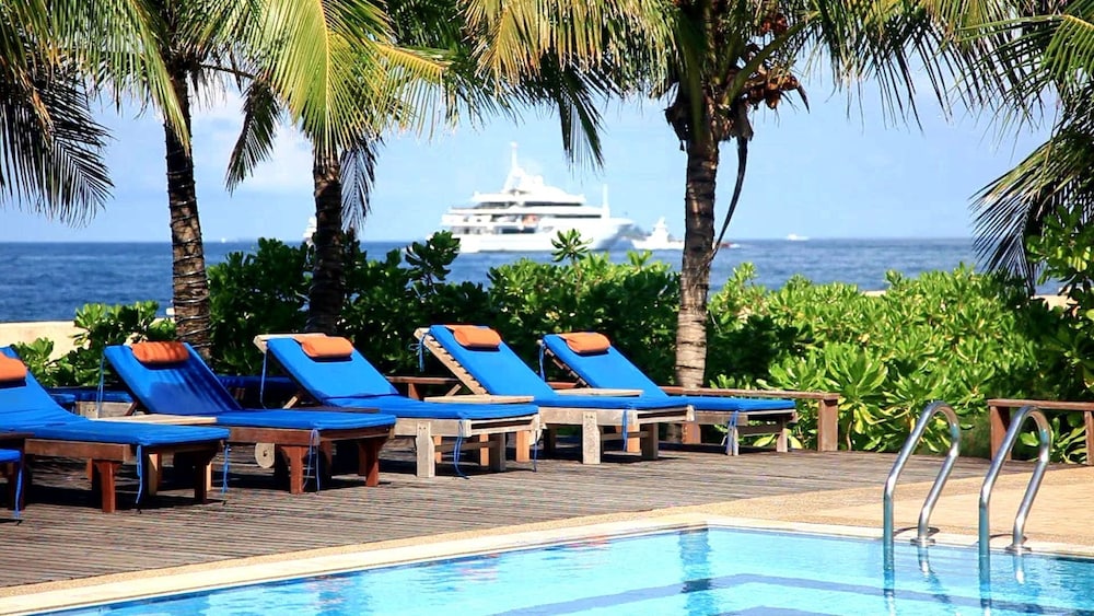 Hulhule Island Hotel — снимок 16