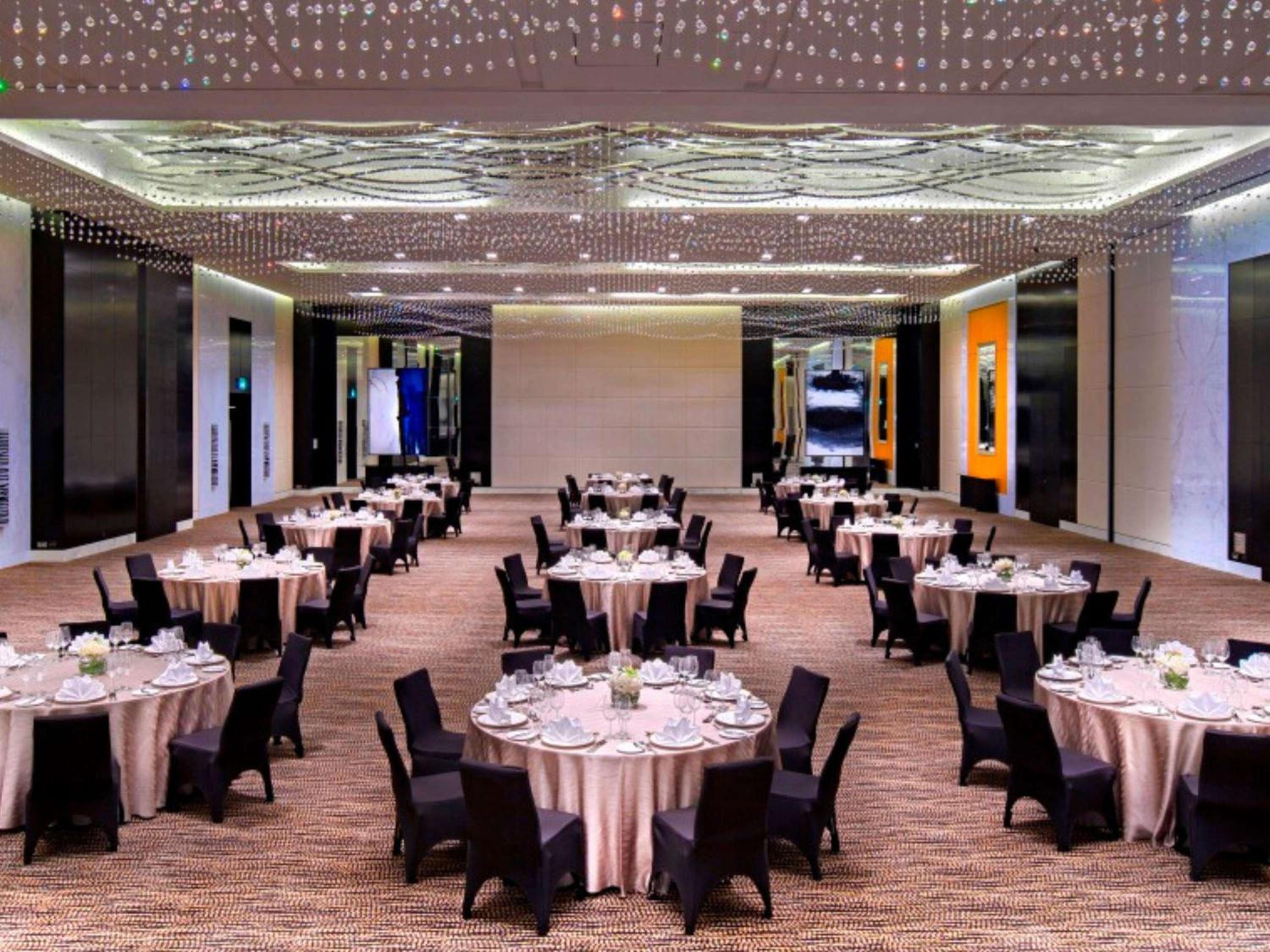 Sofitel Abu Dhabi Corniche — снимок 23