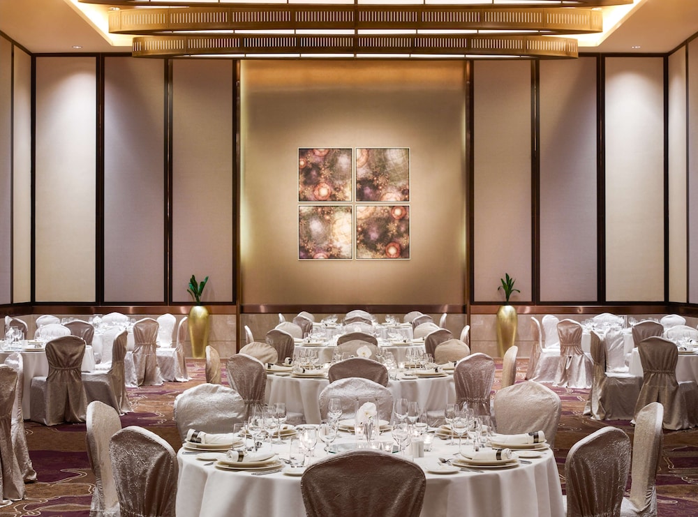 Swissotel Al Ghurair — снимок 16