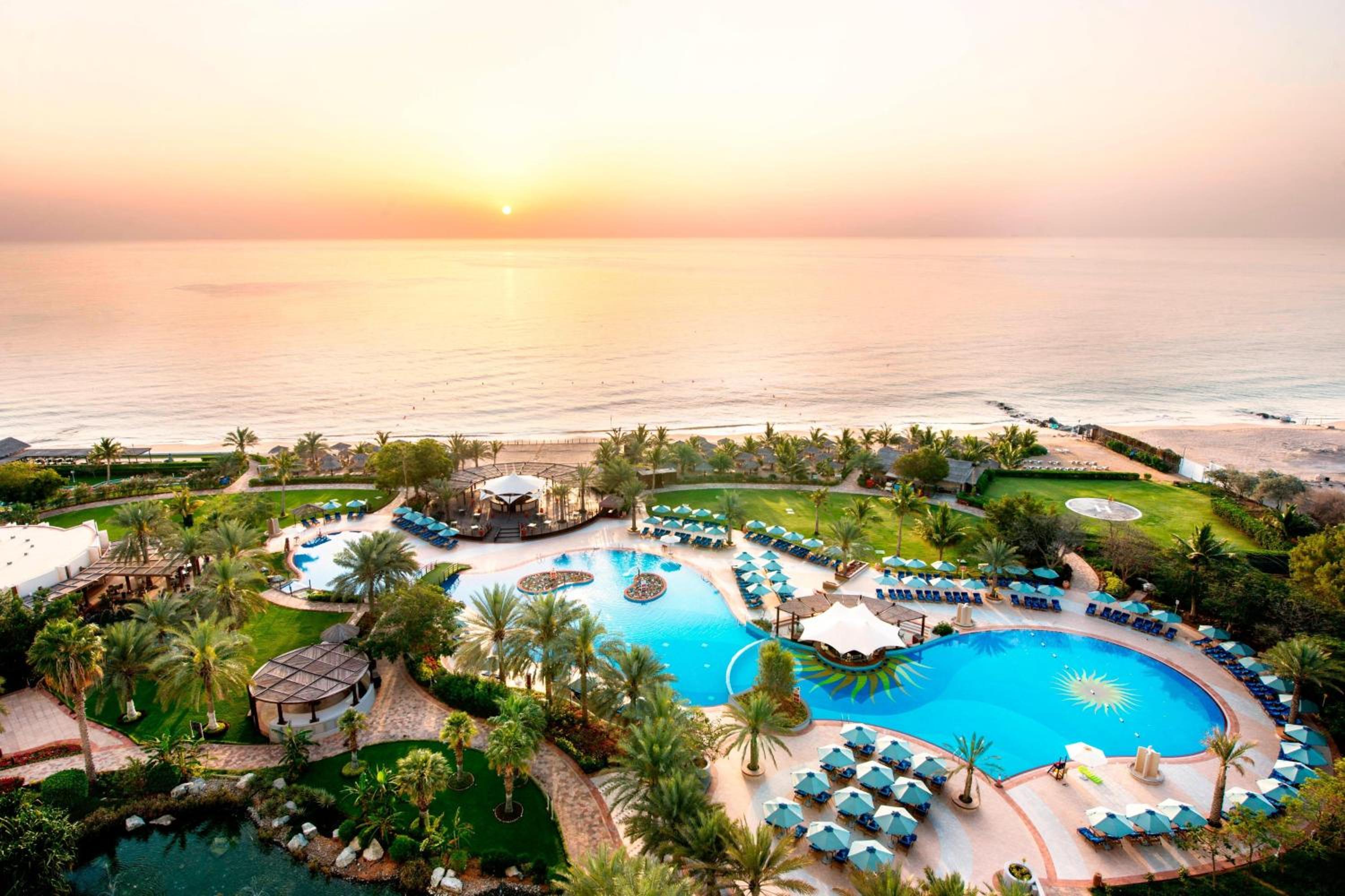 Le Meridien Al Aqah Beach Resort — вид курорта