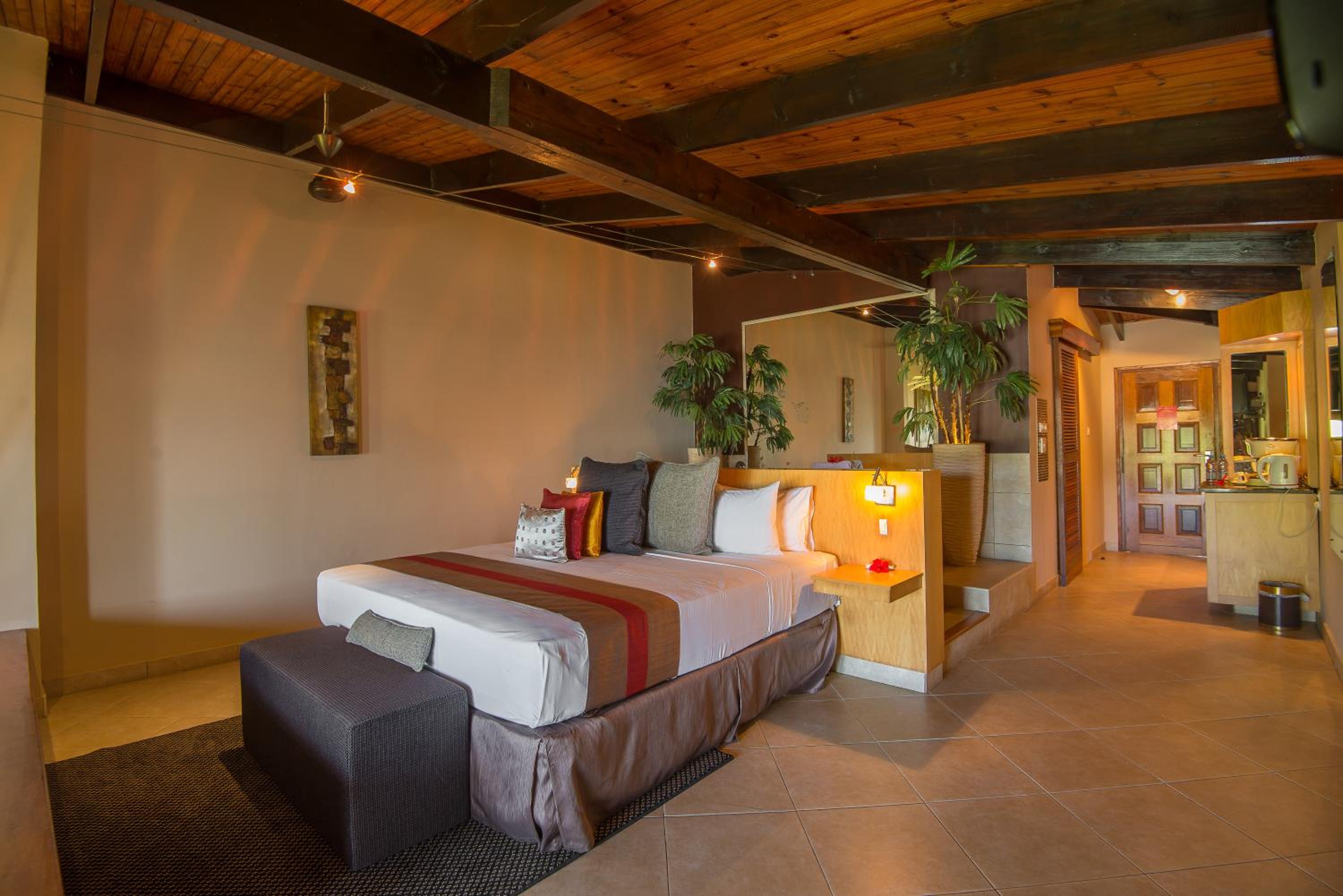 Coco de Mer Hotel and Black Parrot Suites — снимок 4