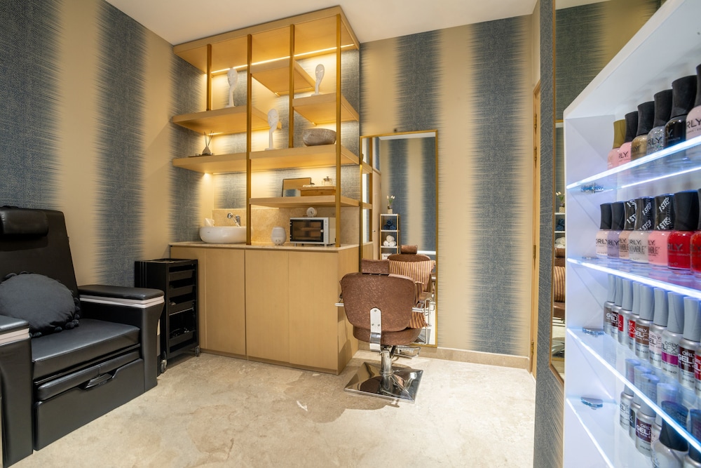 Avani Muscat Hotel & Suites — снимок 26
