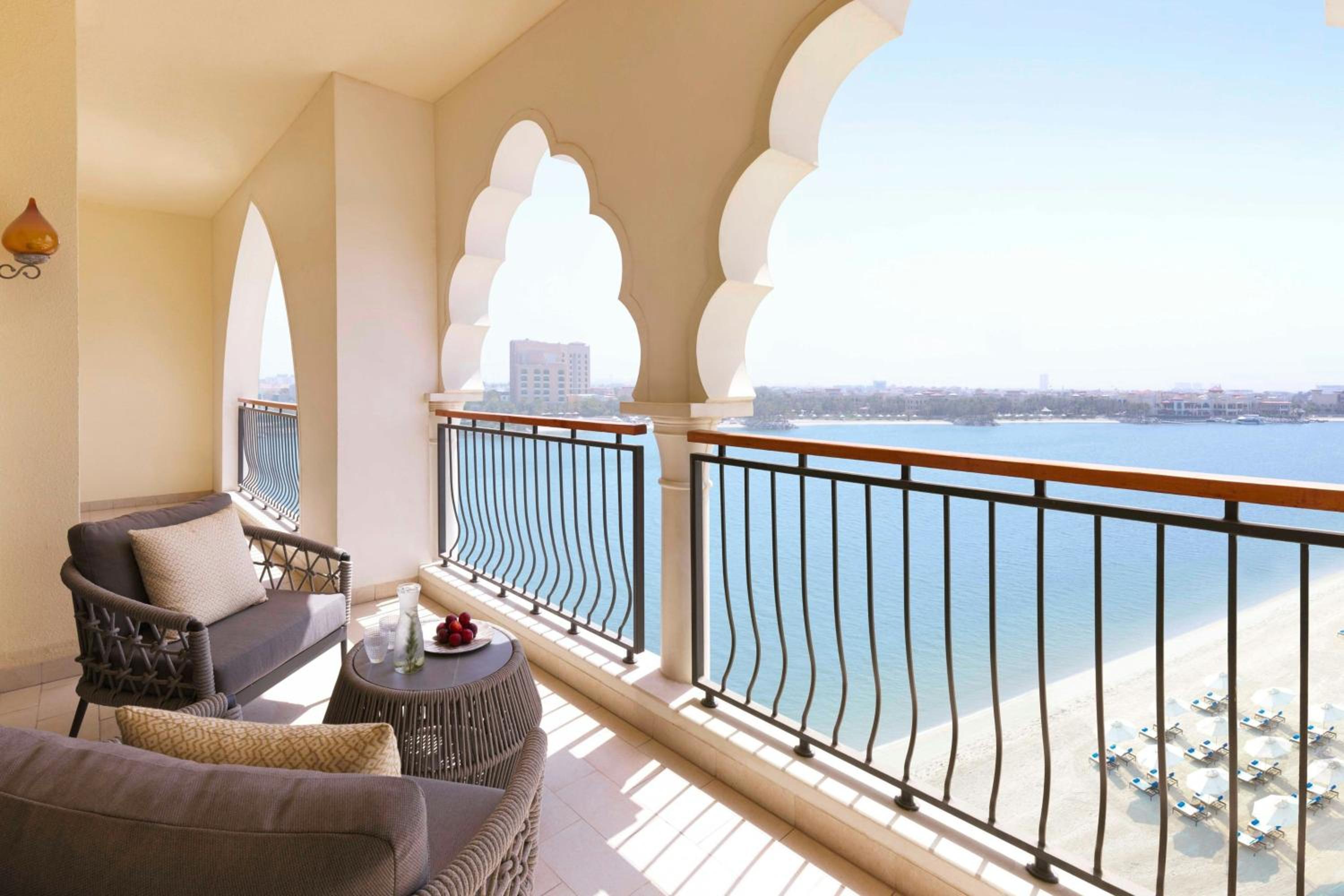 The Ritz-Carlton Abu Dhabi, Grand Canal — снимок 17