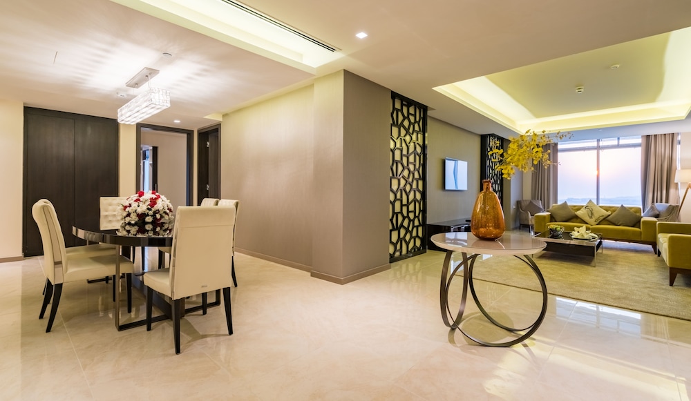 The Grove Hotel & Conference Centre — снимок 19