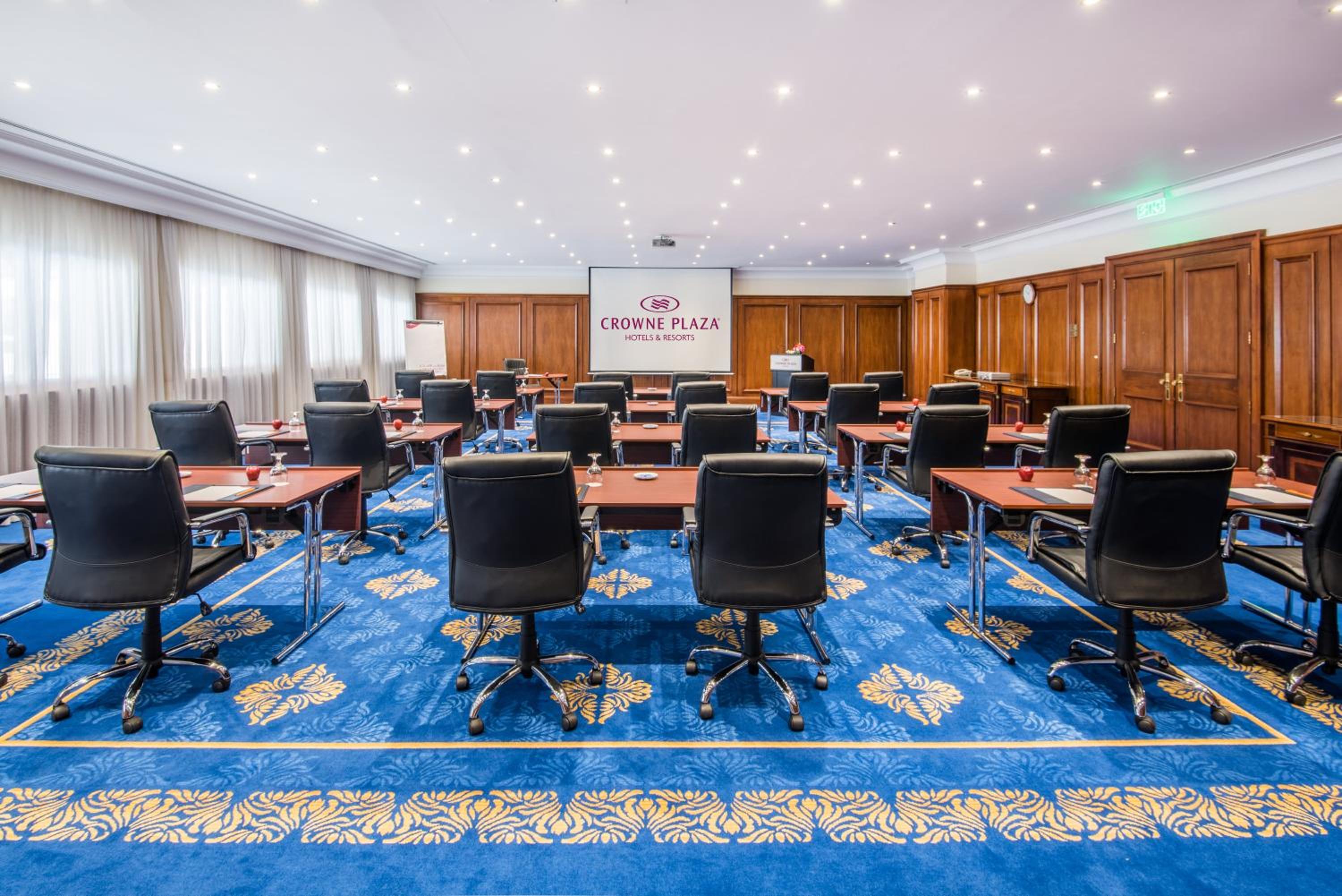 Crowne Plaza Bahrain, an IHG Hotel — снимок 15