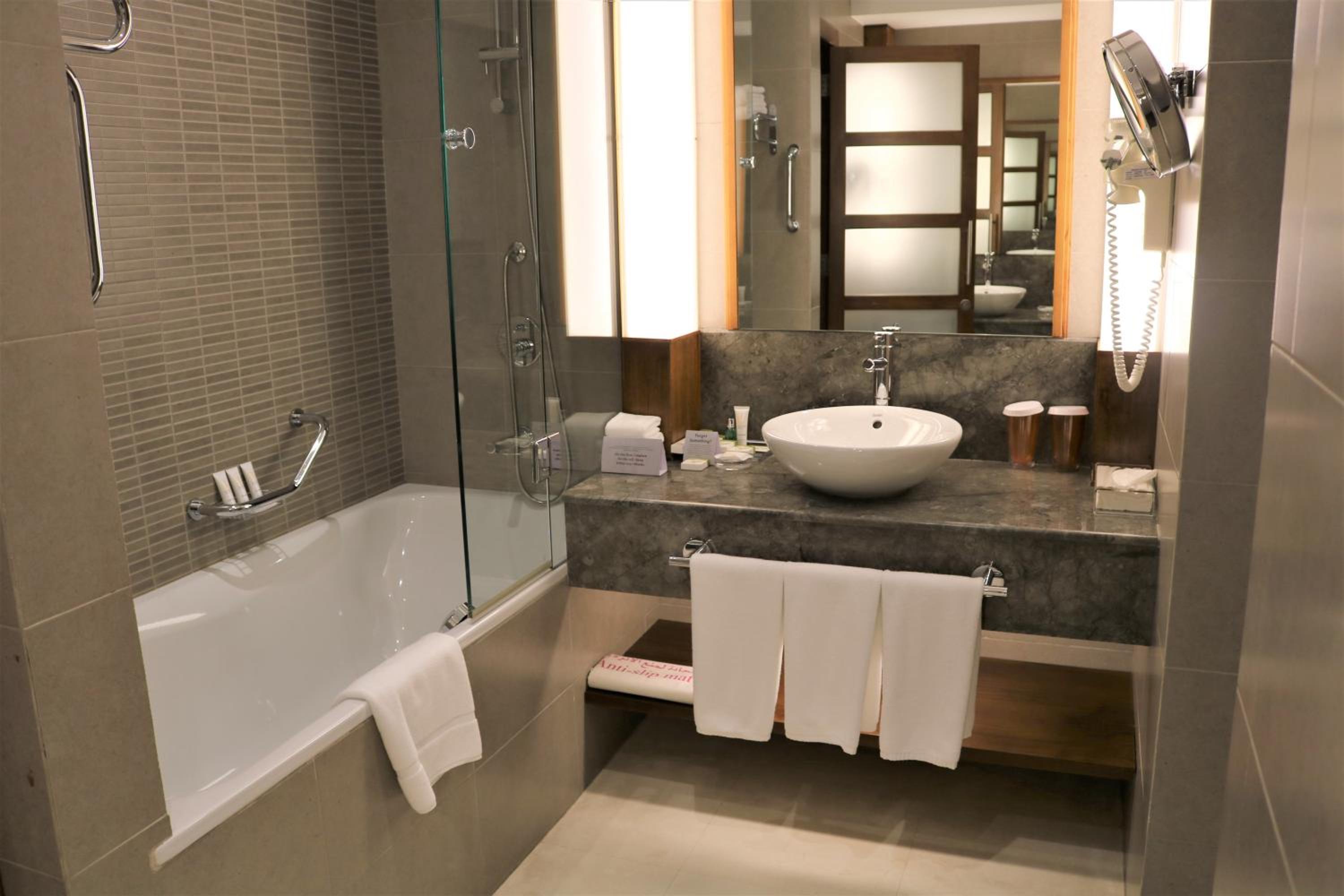 Crowne Plaza Sohar, an IHG Hotel — снимок 3