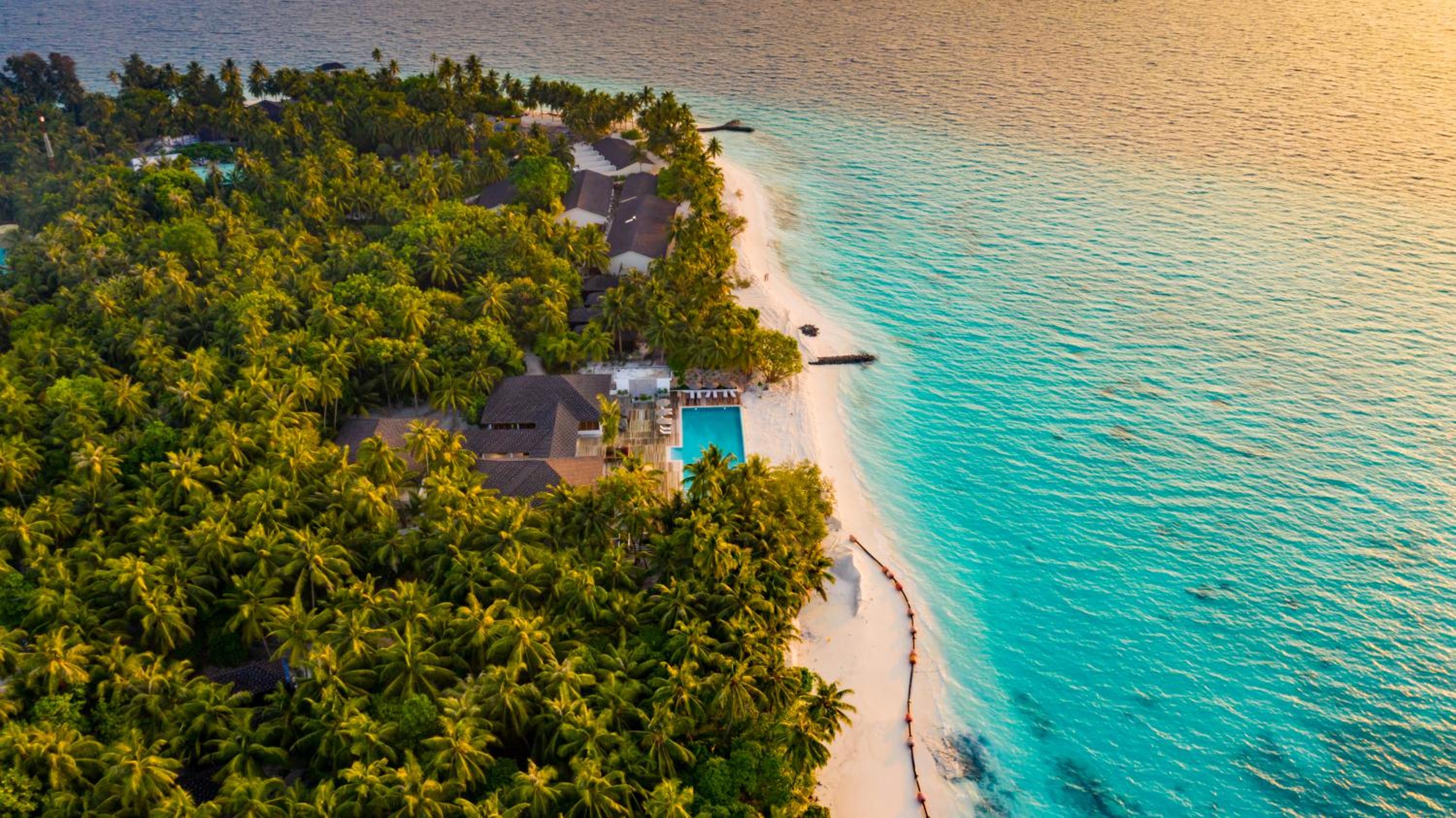 Fiyavalhu Resort Maldives — вид курорта