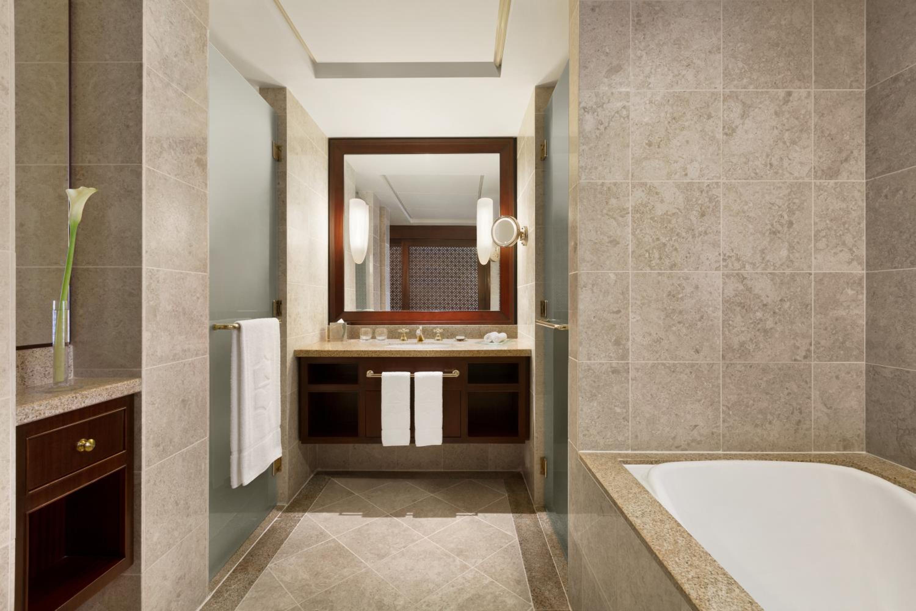 Al Husn Hotel Muscat — снимок 23