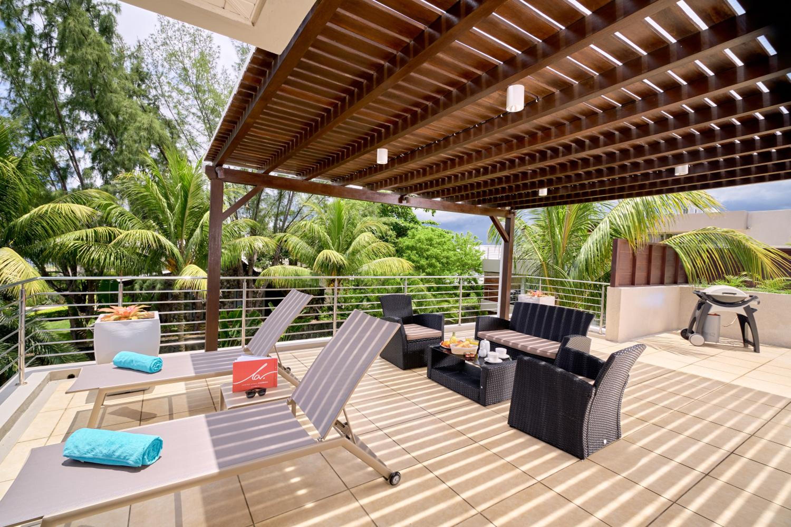 Bon Azur Beachfront Suites and Penthouses by Lov — снимок 22