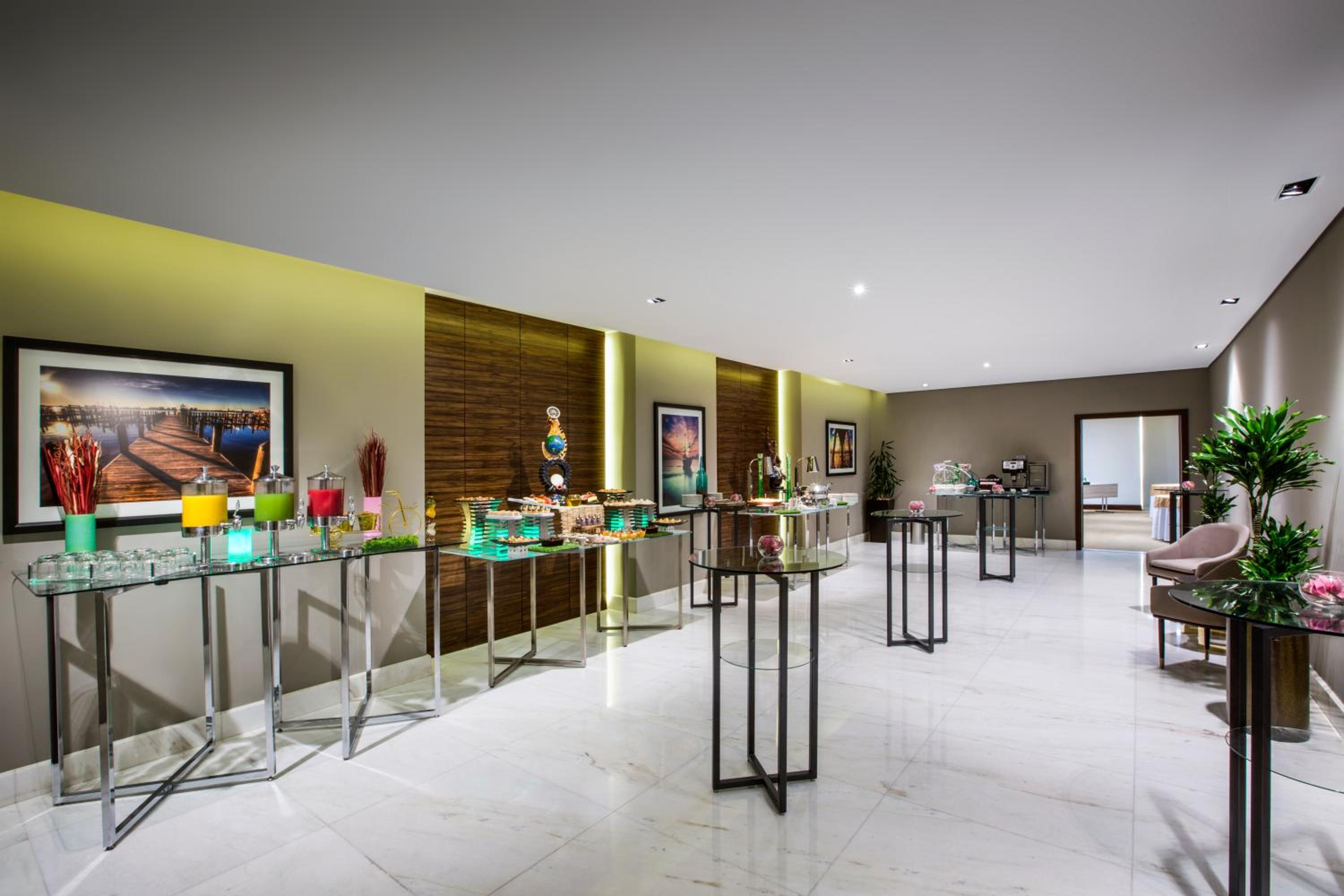 The Tower Plaza Hotel — снимок 5