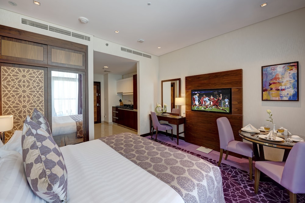 Royal Continental Suites — снимок 8