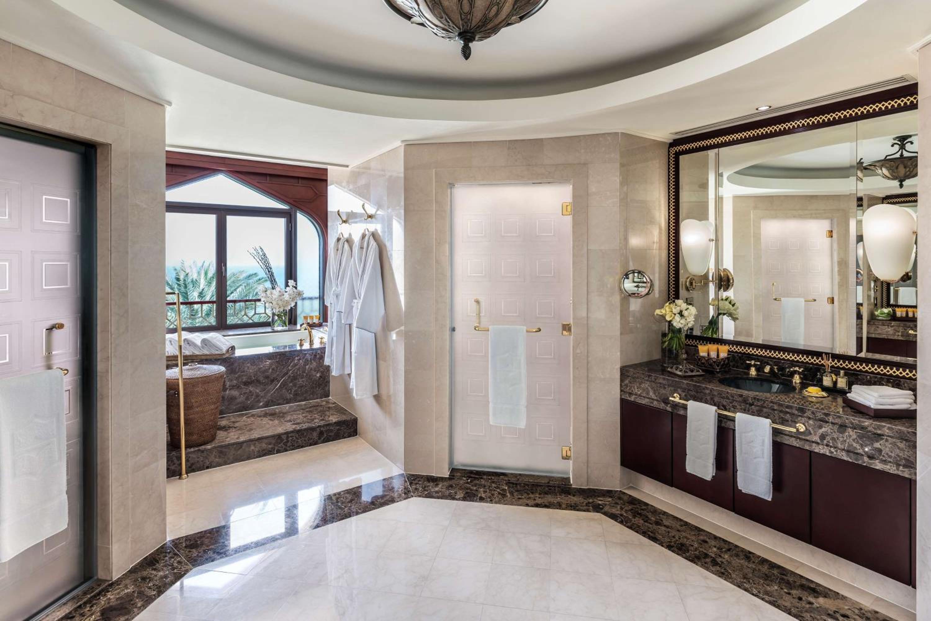 Al Husn Hotel Muscat — снимок 11