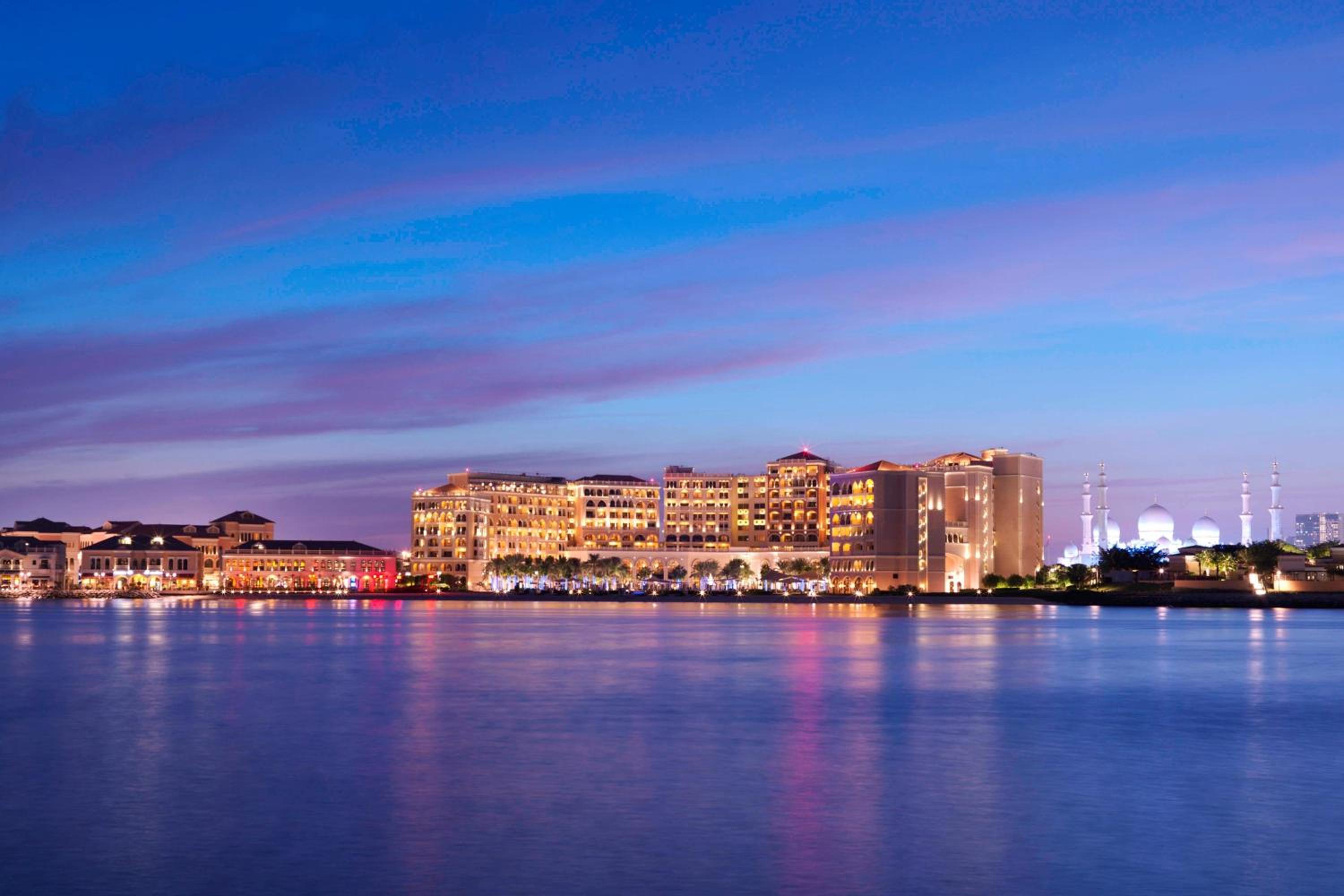 The Ritz-Carlton Abu Dhabi, Grand Canal — снимок 13