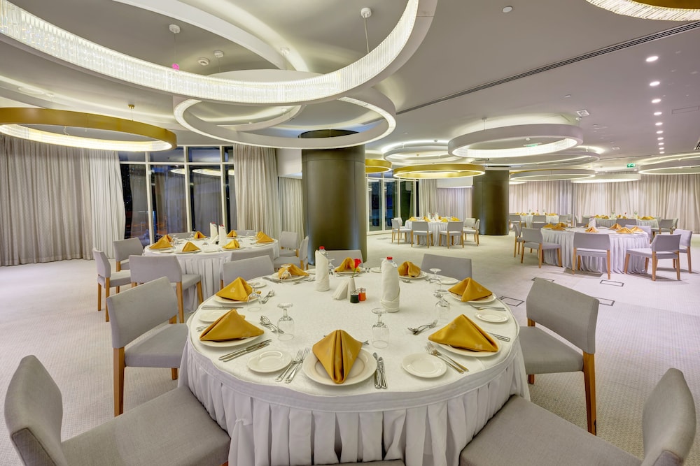 The Act Hotel Sharjah — снимок 5