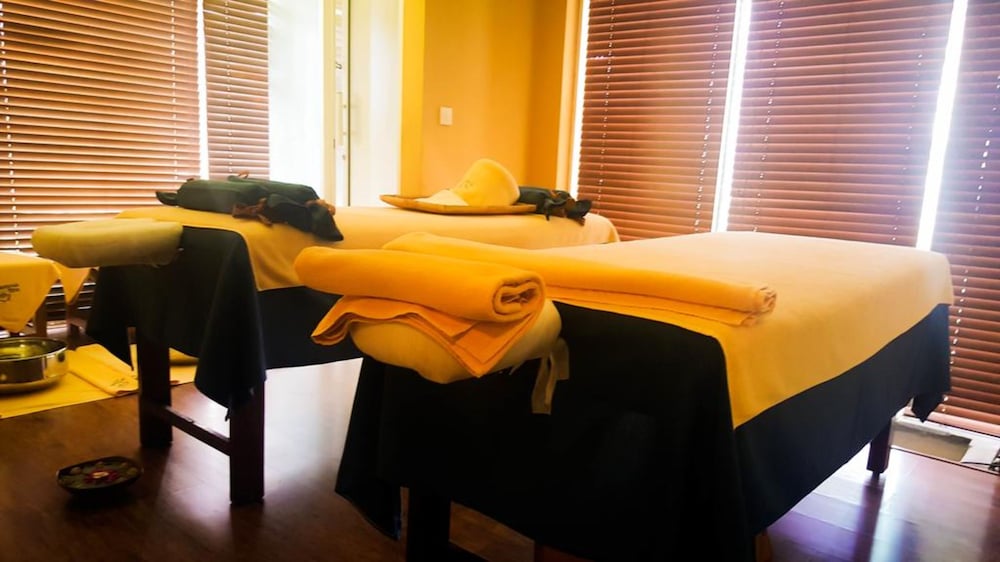 Hulhule Island Hotel — снимок 25