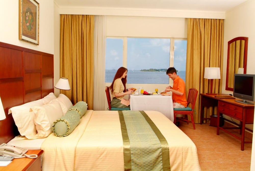Hulhule Island Hotel — снимок 13
