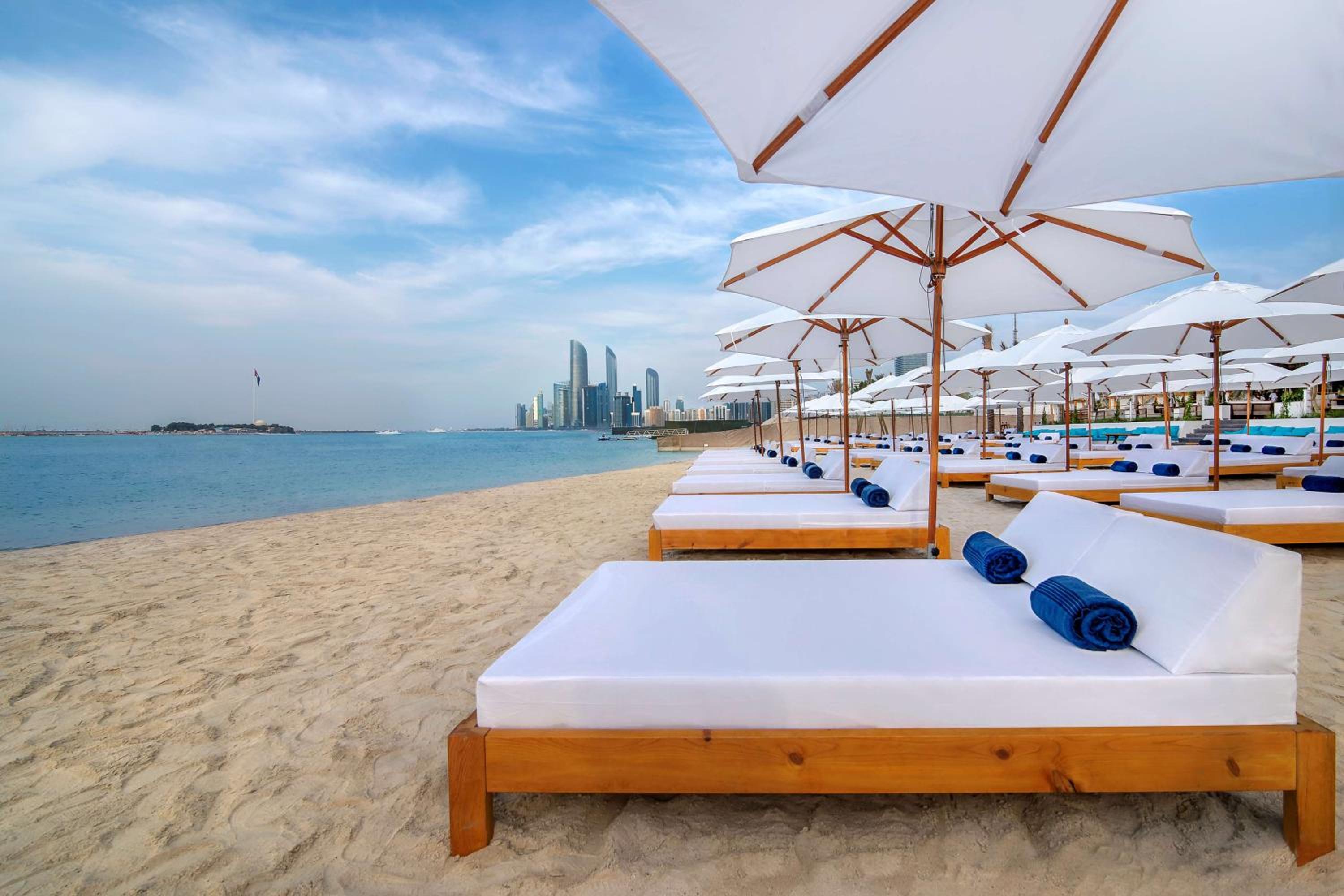 Radisson Blu Hotel & Resort, Abu Dhabi Corniche — вид курорта