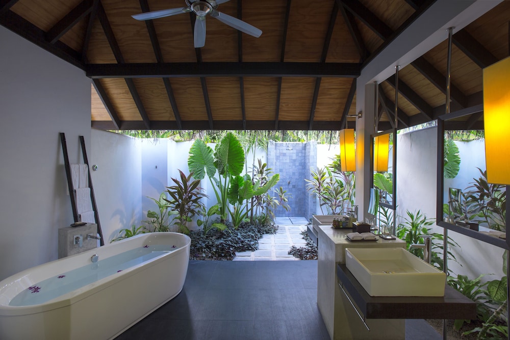 Niva Velassaru Maldives — снимок 17