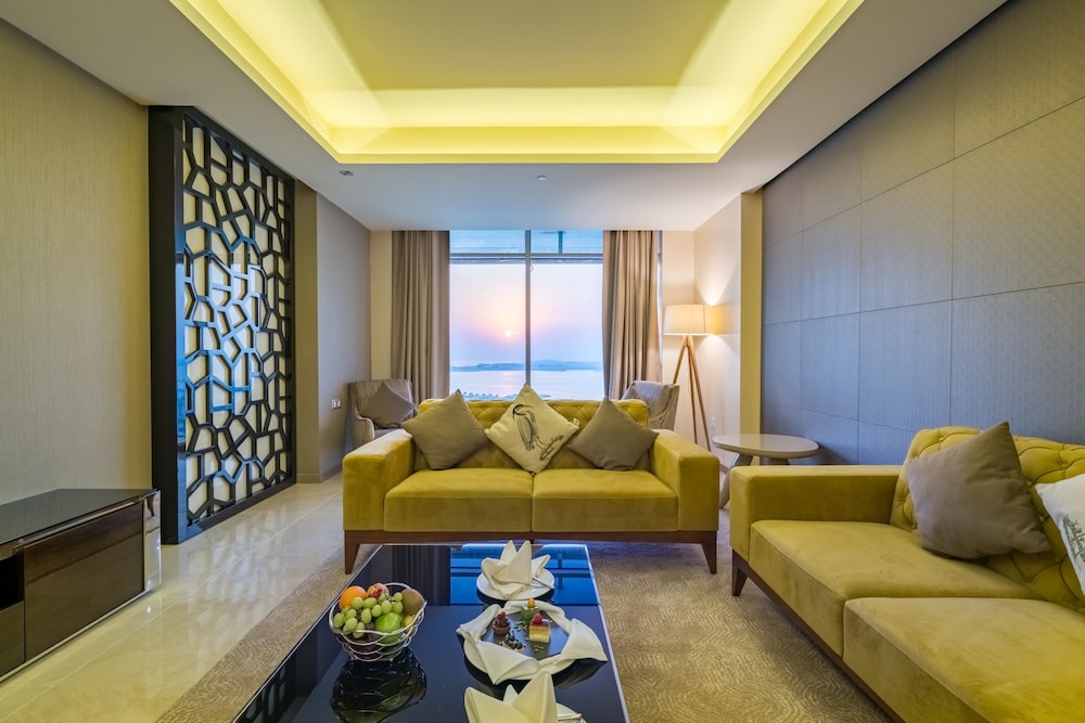 The Grove Hotel & Conference Centre — снимок 9