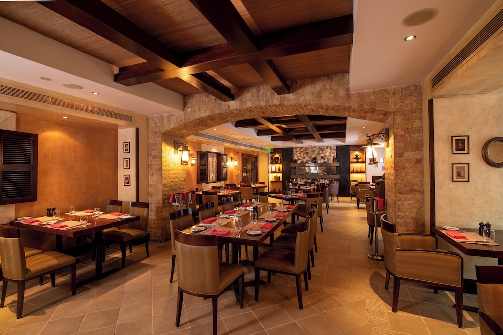 Crowne Plaza Abu Dhabi, an IHG Hotel — снимок 9