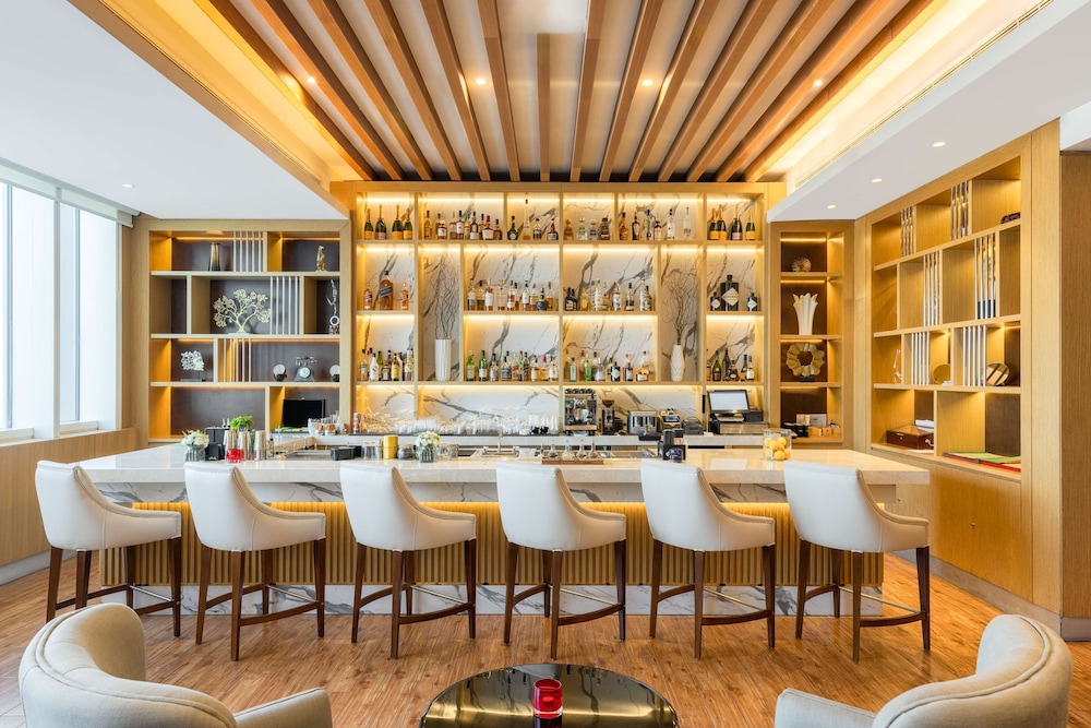 V Hotel Dubai, Curio Collection by Hilton — снимок 18