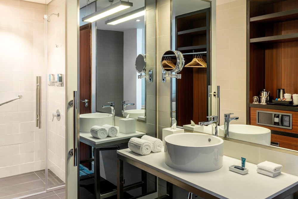 Aloft Dubai South, a Marriott Hotel — снимок 8