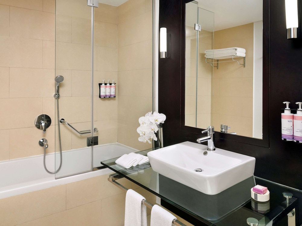 Mövenpick Hotel Jumeirah Lakes Towers — снимок 27