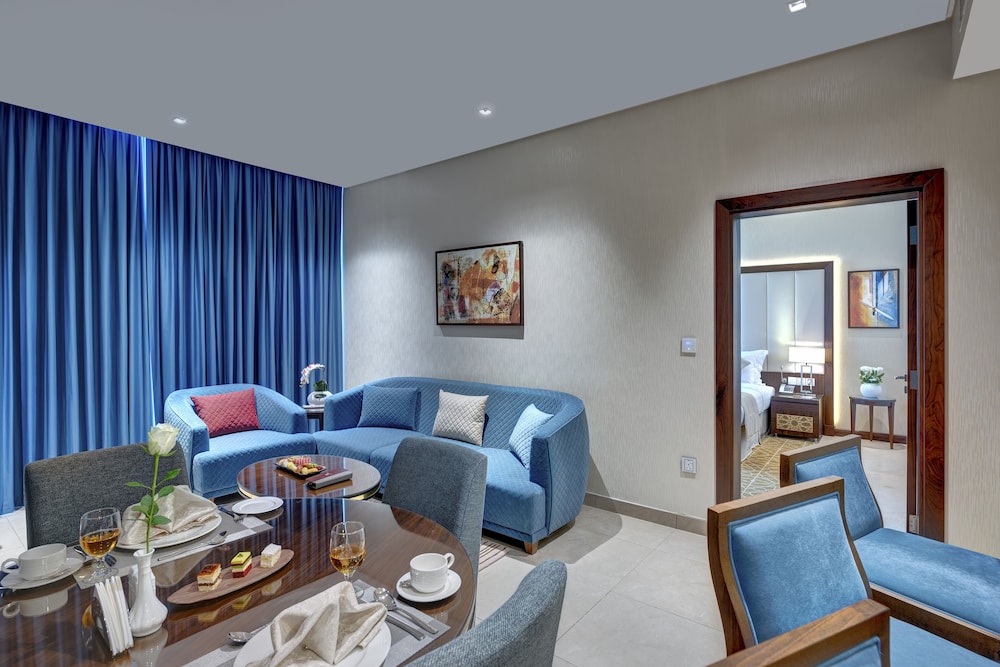 Royal Continental Suites — снимок 15