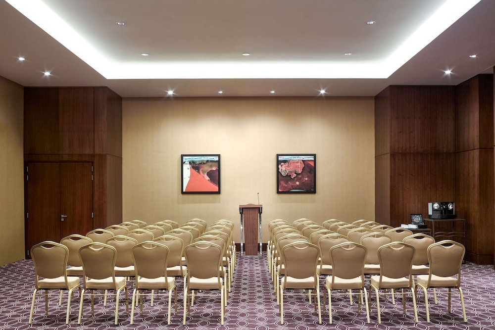 Swissotel Al Ghurair — снимок 11