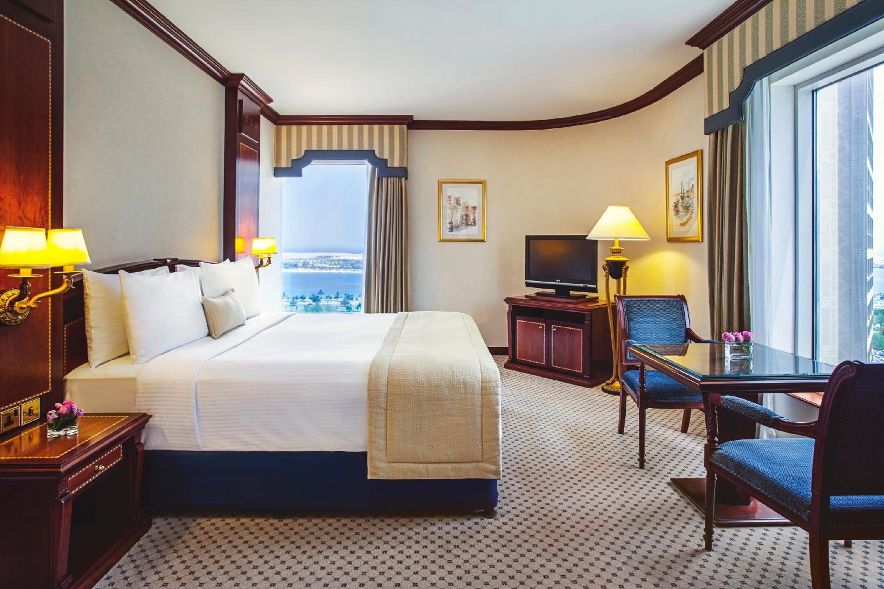 Corniche Hotel Abu Dhabi — снимок 11