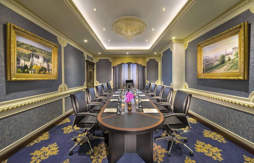 Royal Rose Hotel — снимок 8