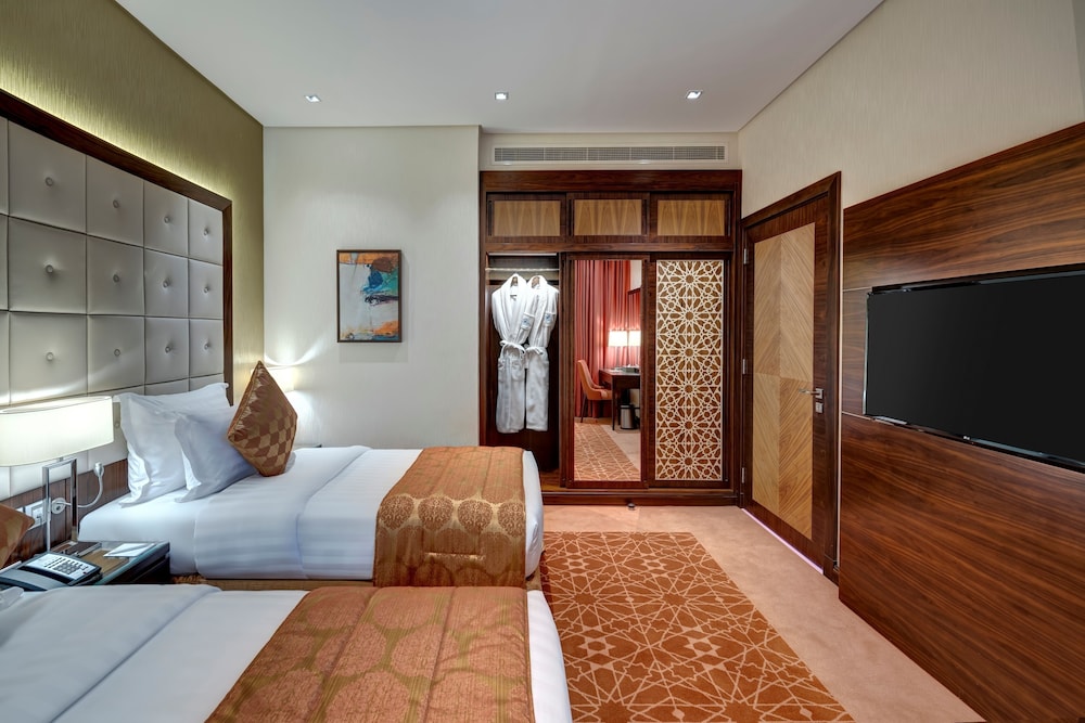 Royal Continental Suites — снимок 29